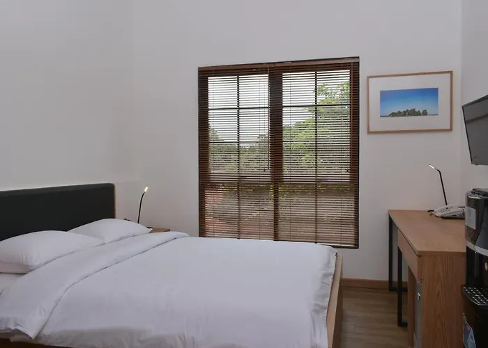 Standard Queen Room
